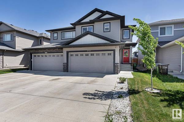 17719 64 ST NW, Edmonton, AB T5Y 3X3