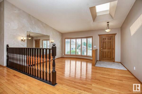 7603 157 AV NW, Edmonton, AB T5Z 2S2