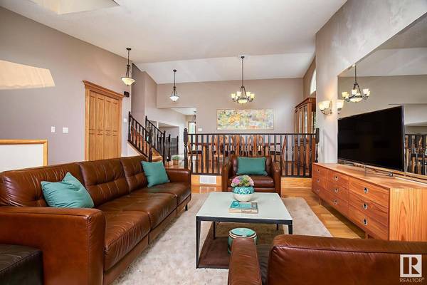 7603 157 AV NW, Edmonton, AB T5Z 2S2