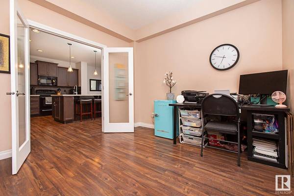 9577 219A ST NW, Edmonton, AB T5T 4A9