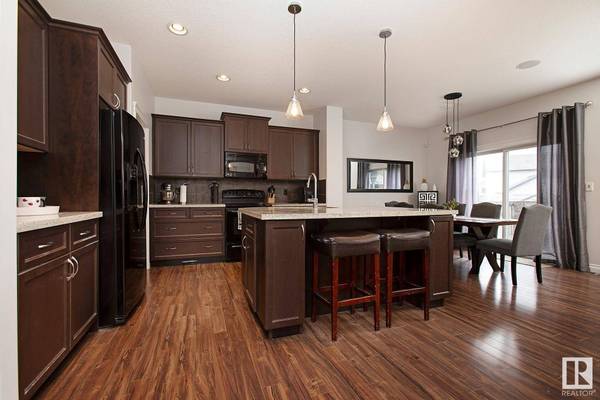 9577 219A ST NW, Edmonton, AB T5T 4A9