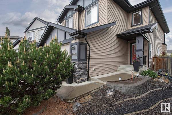 9577 219A ST NW, Edmonton, AB T5T 4A9