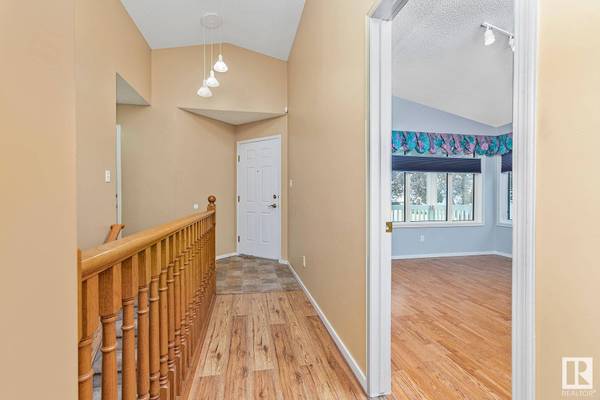 13145 137 ST NW, Edmonton, AB T5L 5A1