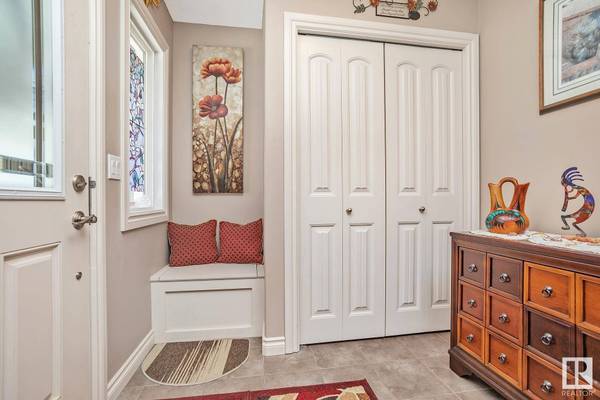 3883 GALLINGER LO NW, Edmonton, AB T5T 4G6