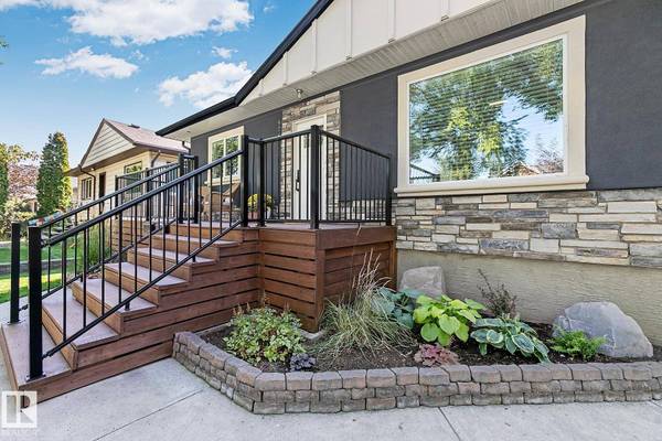 9767 65 AV NW, Edmonton, AB T6E 0K5