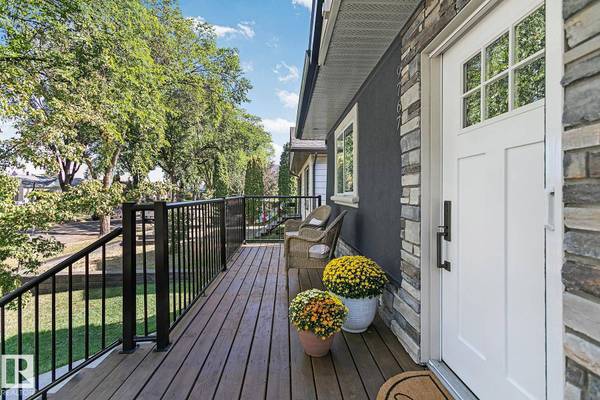 9767 65 AV NW, Edmonton, AB T6E 0K5