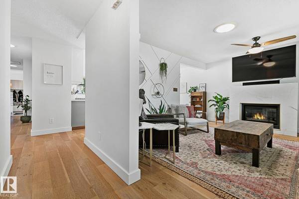 9767 65 AV NW, Edmonton, AB T6E 0K5