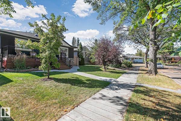 9767 65 AV NW, Edmonton, AB T6E 0K5