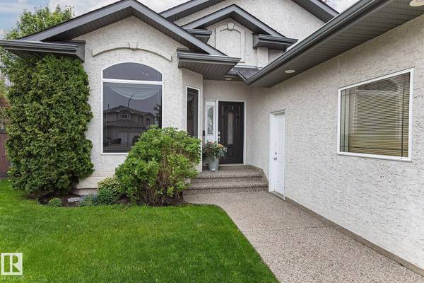 16135 72 ST NW, Edmonton, AB T5Z 3T8