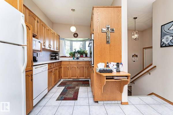 9523 134 AV NW, Edmonton, AB T5E 1H8