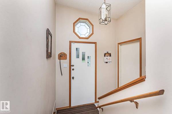 9523 134 AV NW, Edmonton, AB T5E 1H8