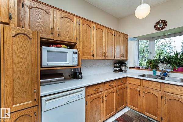 9523 134 AV NW, Edmonton, AB T5E 1H8