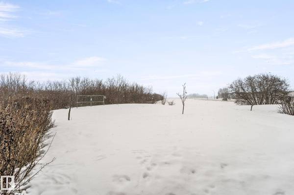 9308 106 AV, Morinville, AB T8R 1C7