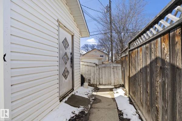 12210 92 ST NW, Edmonton, AB T5G 1B3