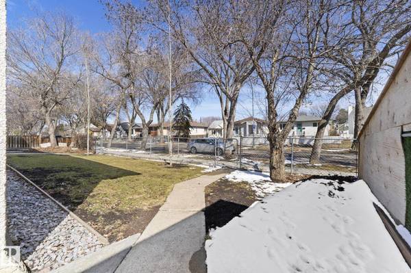 12210 92 ST NW, Edmonton, AB T5G 1B3