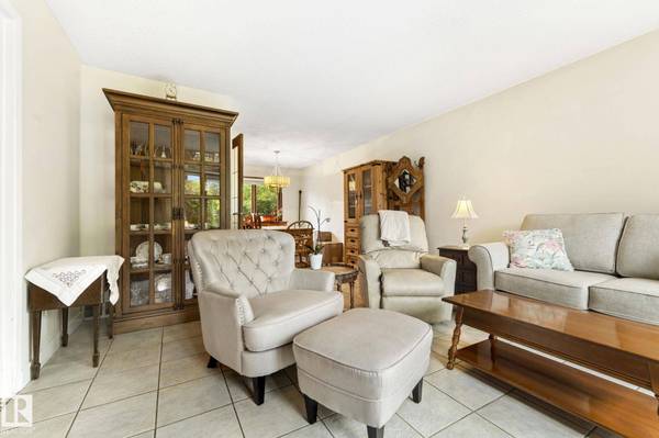 2 LAURISTON PL, St. Albert, AB T8N 3M8