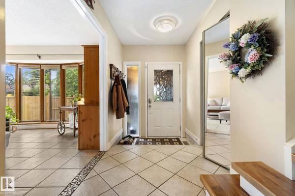 2 LAURISTON PL, St. Albert, AB T8N 3M8