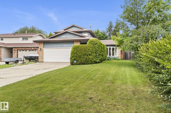 2 LAURISTON PL, St. Albert, AB T8N 3M8