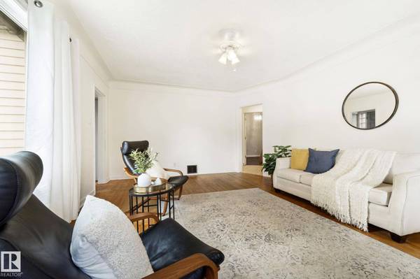 11903 125 ST NW, Edmonton, AB T5L 0S3