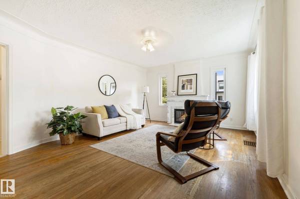 11903 125 ST NW, Edmonton, AB T5L 0S3