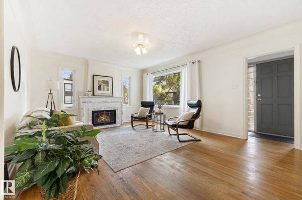 11903 125 ST NW, Edmonton, AB T5L 0S3