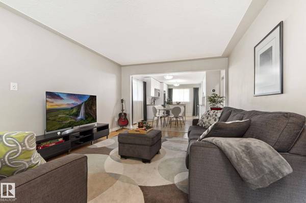 12030 56 ST NW, Edmonton, AB T5W 3T1