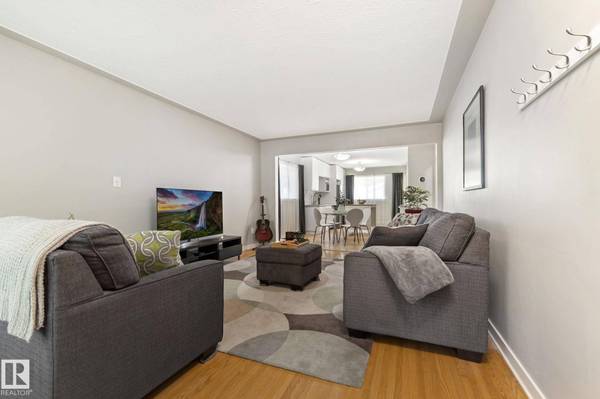 12030 56 ST NW, Edmonton, AB T5W 3T1
