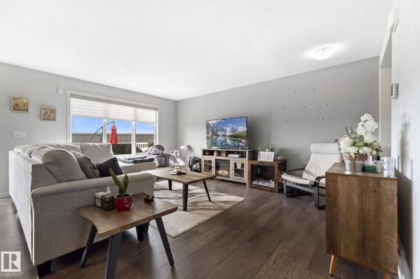 17308 49 ST NW, Edmonton, AB T5Y 3V9