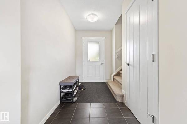 17308 49 ST NW, Edmonton, AB T5Y 3V9