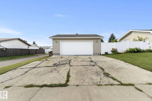 14402 64 ST NW, Edmonton, AB T5A 2C1