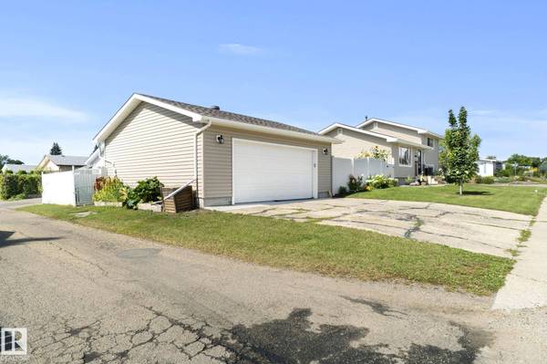14402 64 ST NW, Edmonton, AB T5A 2C1