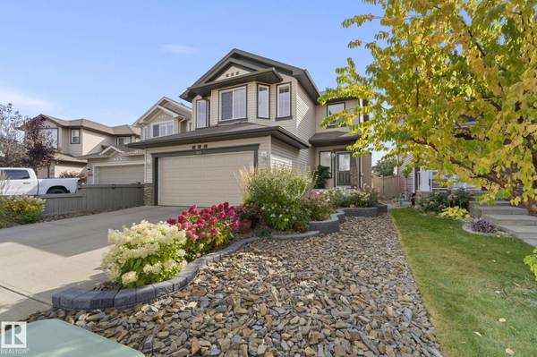 5915 6 AV SW, Edmonton, AB T6X 0G4