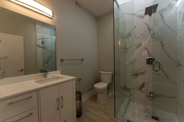 400 Queen ST W #1, Toronto C01, ON M5V 2A6