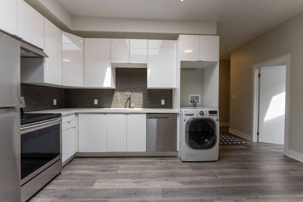 400 Queen ST W #1, Toronto C01, ON M5V 2A6