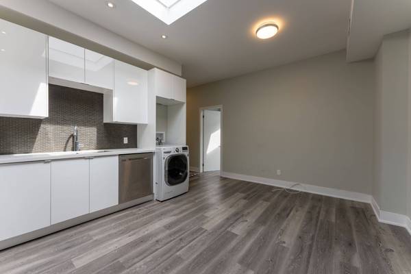 400 Queen ST W #1, Toronto C01, ON M5V 2A6