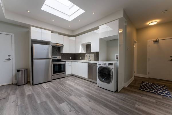 400 Queen ST W #1, Toronto C01, ON M5V 2A6