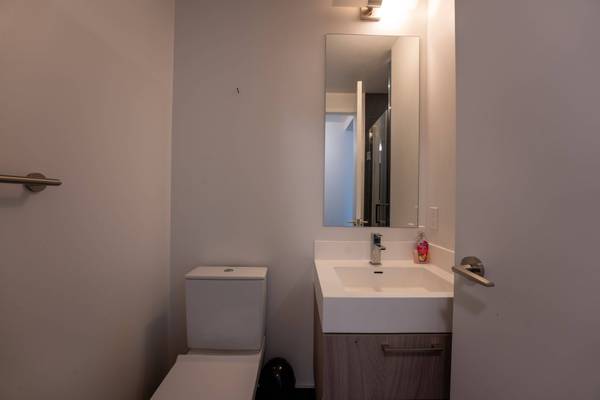 1 Yorkville AVE #3305, Toronto C02, ON M4W 0B1