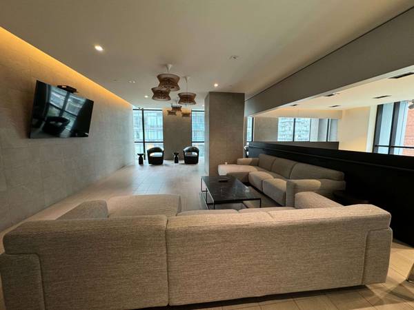 1 Yorkville AVE #3305, Toronto C02, ON M4W 0B1