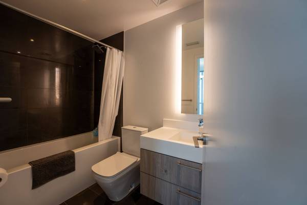 1 Yorkville AVE #3305, Toronto C02, ON M4W 0B1