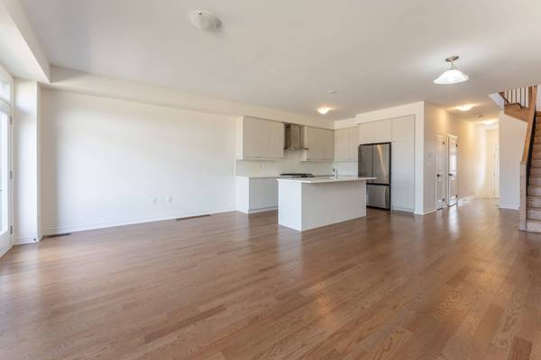 23 Greer ST, Barrie, ON L9J 0R4