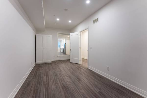 475 Queen ST W #201, Toronto C01, ON M5V 2A9