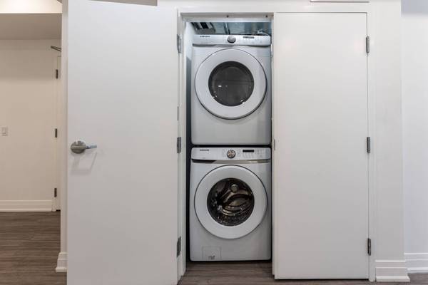 475 Queen ST W #201, Toronto C01, ON M5V 2A9
