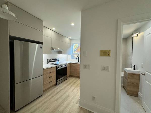 823 Millwood RD #4, Toronto C11, ON M4G 1W3