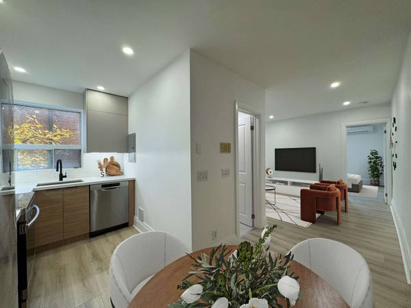 823 Millwood RD #4, Toronto C11, ON M4G 1W3