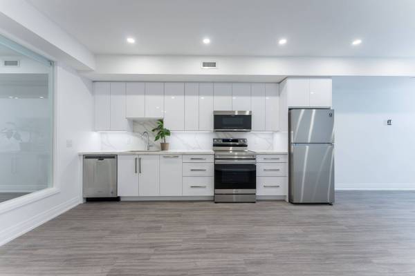 475 Queen ST W #202, Toronto C01, ON M5V 2A9