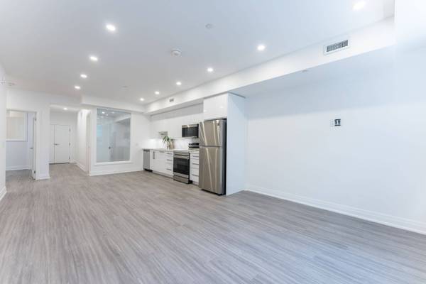 475 Queen ST W #202, Toronto C01, ON M5V 2A9