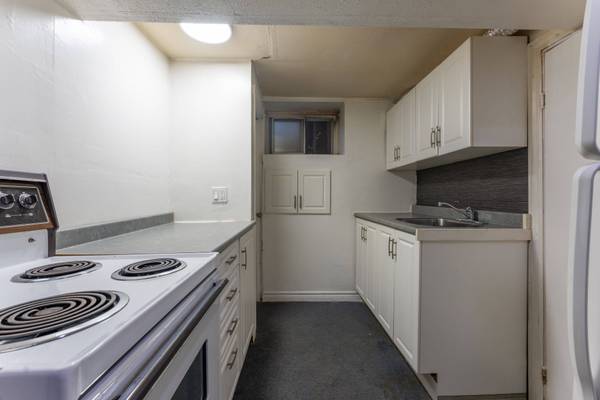823 Millwood RD #12, Toronto C11, ON M4G 1W3