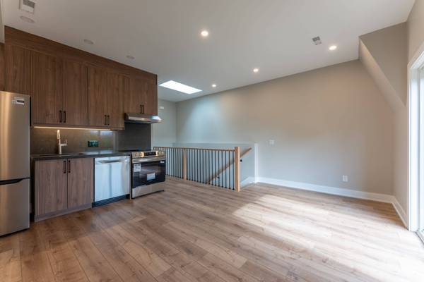 352 Jones AVE ##4, Toronto E01, ON M4J 3G3