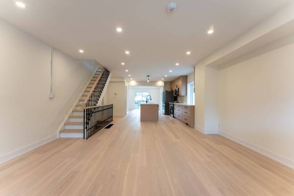 8 Doncaster AVE, Toronto E03, ON M4C 1Y5