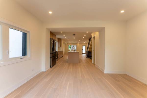 8 Doncaster AVE, Toronto E03, ON M4C 1Y5